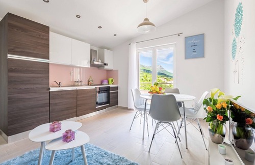 Kastel Stari Apartment | Sea-View Retreat, Kastel