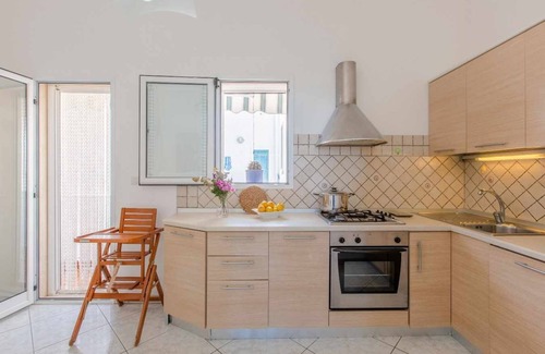 Specchiolla Apartment | Sea view terrace-Sea 50 mt away- Dishwasher- 2 bathrooms with shower- 5 guests.