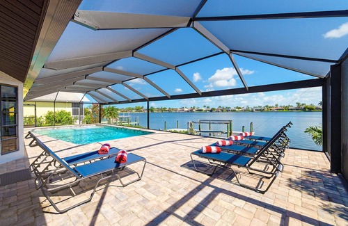 Eight Lakes Villa | SEABIM Villa TRENDALIA - Modern style, big pool, Lake view, Gulf access
