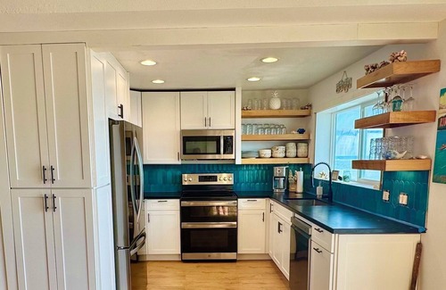 North Shore House | Seabreeze:110' Oceanfront, Majestic Mountain Views, AC, Outdoor Shower, 30 Daysn