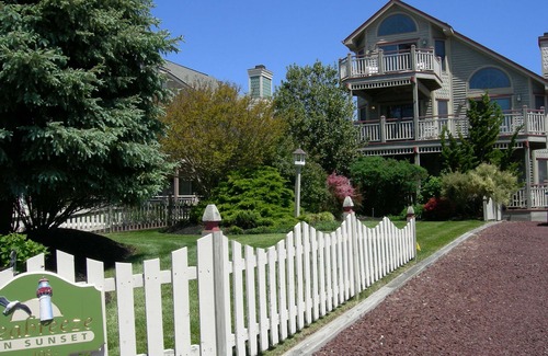 West Cape May House | 'Seabreeze on Sunset '. Peaceful Retreat. Top Level Ocean View. Two En-Suites.