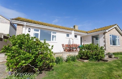 West Bay Cottage | SEACLIFF, pet friendly, country holiday cottage in West Bay