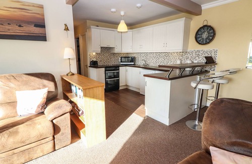 Kilkee Cottage | SEAFORTH, pet friendly, with a garden in Kilkee, County Clare