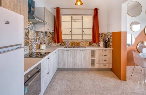 Il-Qajjenza Apartment | Seafront 2BR home with private balcony, AC & WIFI