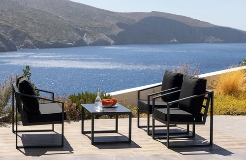 Agia Pelagia Villa | Seafront 5 bedroom villa with access to the beach