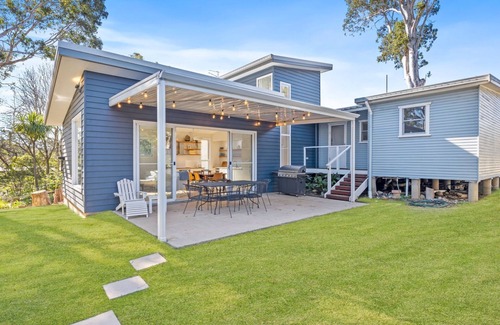 Mossy Point House | Seahaven at Mossy. Iconic beach house within a minute from the Mossy Cafe