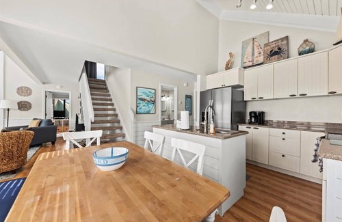 Sealoft Villas Villa | Sealoft Stunner near beach with amenity Cards. Golf views.