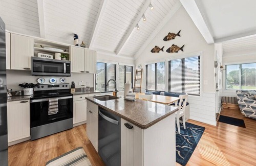 Sealoft Villas Villa | Sealoft Stunner near beach with amenity Cards. Golf views.