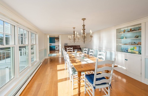 Harpswell House | SeaMeadow Cottage. Spacious, Deck, Bay Views and a 3 min walk to the Beach.