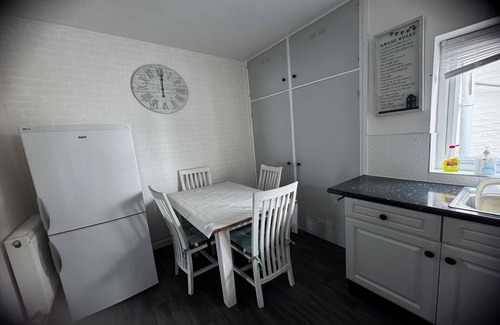 Combe Martin Apartment | SEASIDE Apartments| One Bed Apartment (4 Guests)