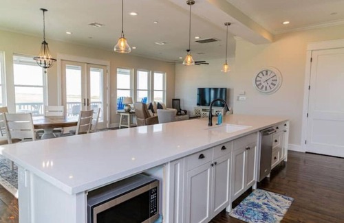 Galveston House | Seaside Escape: Beautiful, Spacious, Peaceful
