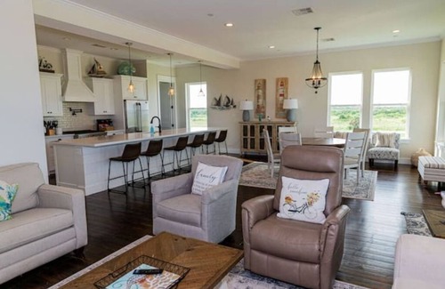 Galveston House | Seaside Escape: Beautiful, Spacious, Peaceful