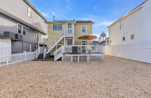 Seaside Heights House | Seaside Getaway! 3 Blocks to Beach +Washer/Dryer