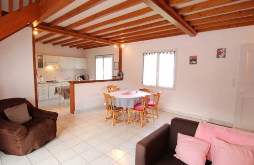 Denneville Cottage | Seaside House in Denneville - 6 pers, 3 bedr, terrace