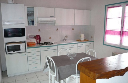 Denneville Cottage | Seaside House in Denneville - 6 pers, 3 bedr, terrace