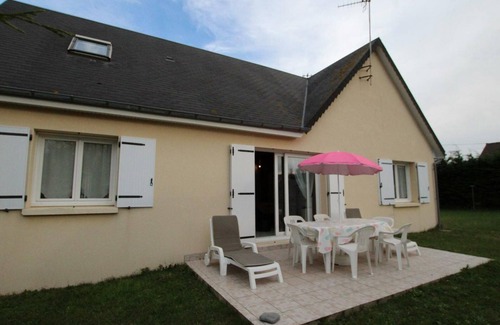 Denneville Cottage | Seaside House in Denneville - 6 pers, 3 bedr, terrace