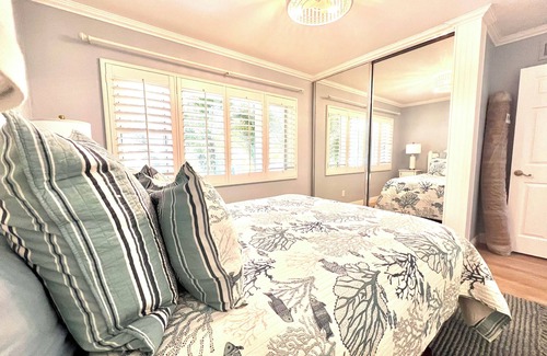 Carlsbad House | Seaside Sanctuary sleeps 2, 2 mi to the beach