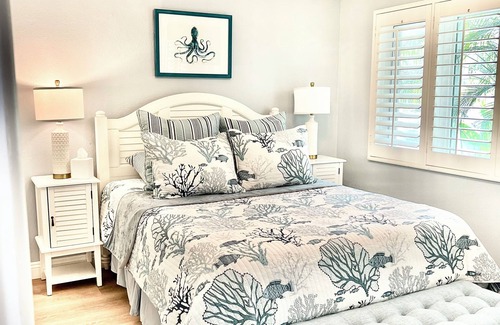 Carlsbad House | Seaside Sanctuary sleeps 2, 2 mi to the beach