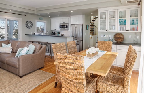 Newbury House | Seaside Sanctuary with Stunning Views - 3-Min Walk to the Beach!