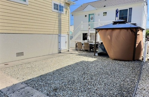 Lavallette House | Seaside Serenity – Bright & Airy 2BR Beach Cottage + Loft, Steps to Ocean & Bay