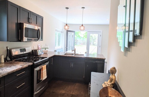 Collingwood House | Seasonal Rental; 2-mins drive to dwntwn Cwood; 8-mins to Blue Mtn; pet-friendly