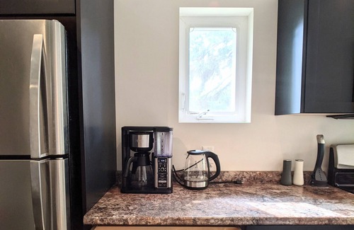 Collingwood House | Seasonal Rental; 2-mins drive to dwntwn Cwood; 8-mins to Blue Mtn; pet-friendly