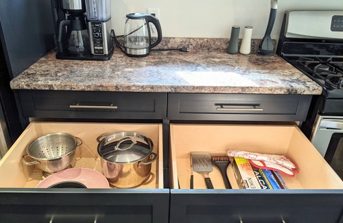 Collingwood House | Seasonal Rental; 2-mins drive to dwntwn Cwood; 8-mins to Blue Mtn; pet-friendly