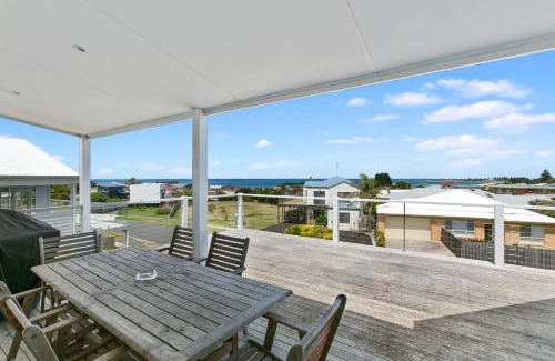 Apollo Bay House | Seaview Apollo Escape - BYO Linen