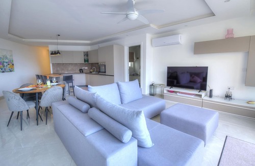 Xlendi Apartment | Seaview apt in the Heart of Xlendi ESCH1-1