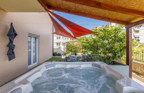 Znjan Apartment | Seaview&jacuzzi 2BR apt