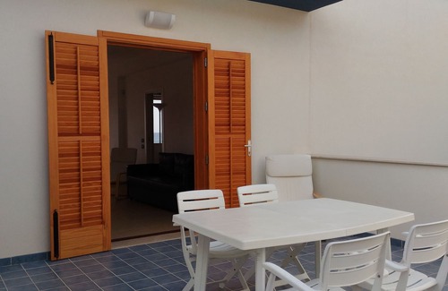 Alcamo Marina House | Seaview modern holiday home in NW Sicily - air conditioning, Wi-Fi, parking, bbq