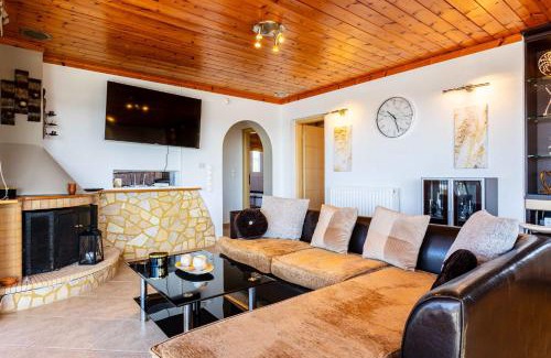 Agrilos Apartment | Seaview & Nature Retreat - Filiatra's Cozy Hideaway