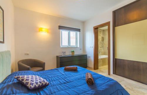 Qawra Apartment | Seaview Pool Dolmen Apt St Paul's Bay - Happy Rentals