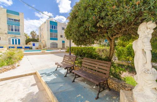 Qawra Apartment | Seaview Pool Dolmen Apt St Paul's Bay - Happy Rentals