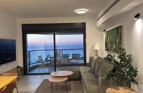 Tel Aviv Apartment | SeAya 4 bedrooms