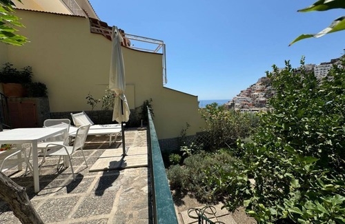 Arienzo Apartment | Sebastien Garden along via Marconi Positano