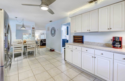 Crestview House | Secluded 2-Home Getaway on < 13 Forest Acres!
