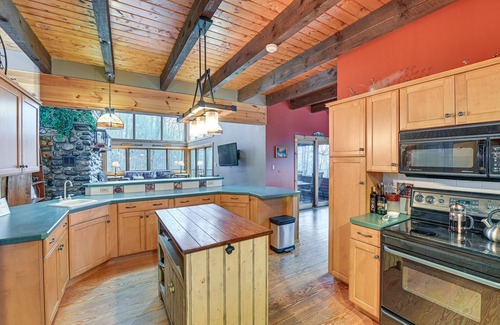 Gloversville Cabin | Secluded Adirondack Cabin ~ 5 Mi to Sacandaga Lake