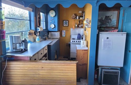 Adelma Beach Cabin | Secluded Beach Cabin on Historic Discovery Bay