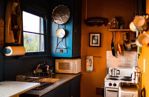 Adelma Beach Cabin | Secluded Beach Cabin on Historic Discovery Bay