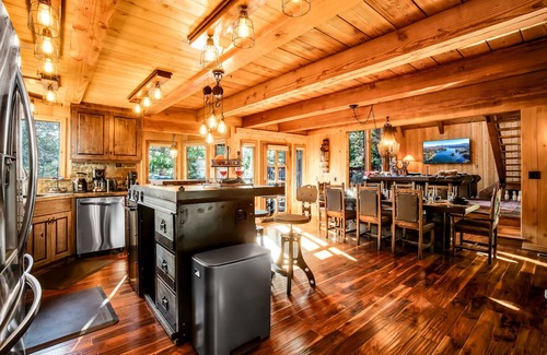 Blue Jay Ski Chalet | Secluded Chalet - Hot Tub, Firepits, Decks & Games