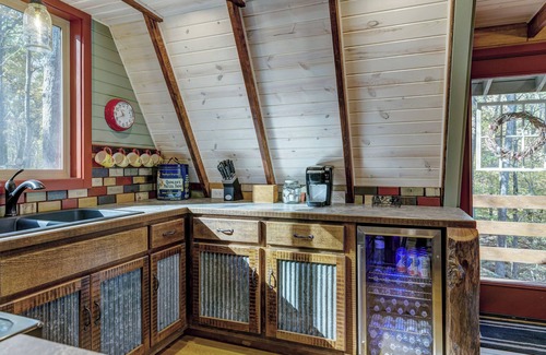Innsbrook Ski Chalet | Secluded & Charming Lake Access Woodland Chalet by Sarah Bernard