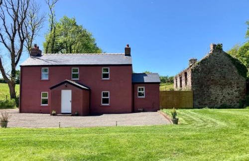Milford Haven House | Secluded cottage with hot tub