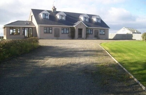 Curracloe House | Secluded Curracloe holiday home, on an acre of enclosed gardens, close to beach