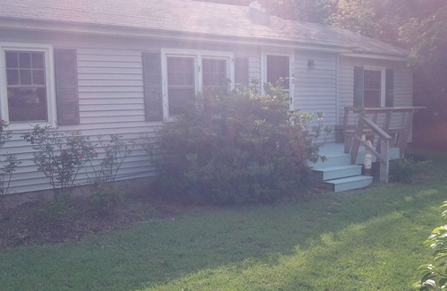 Manteo House | Secluded Family Friendly Bungalow