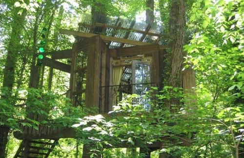 Buckhead House | Secluded Intown Treehouse