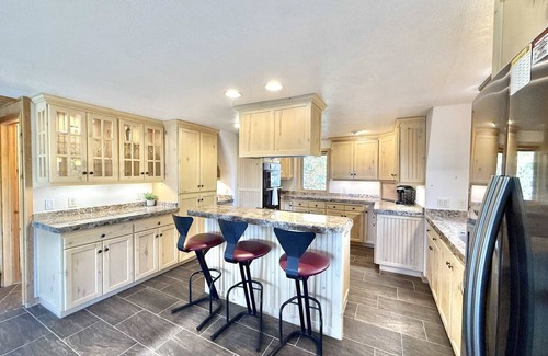 Kanab Cabin | Secluded Kanab Cabin | Hot Tub + Red Rock Views