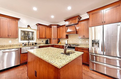 Willard House | Secluded Lodge 8acres Hot Tub, Pingpong kayaks!