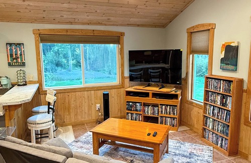 Gleed Apartment | Secluded loft apartment with AC on idyllic property in charming Yakima