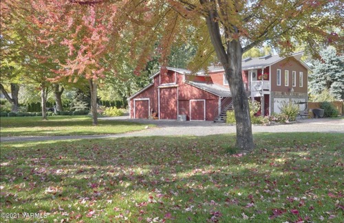 Gleed Apartment | Secluded loft apartment with AC on idyllic property in charming Yakima
